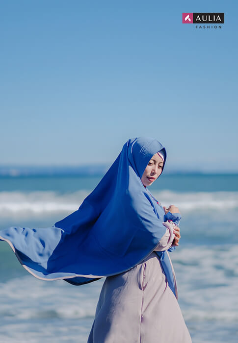 style hijab ke pantai simple